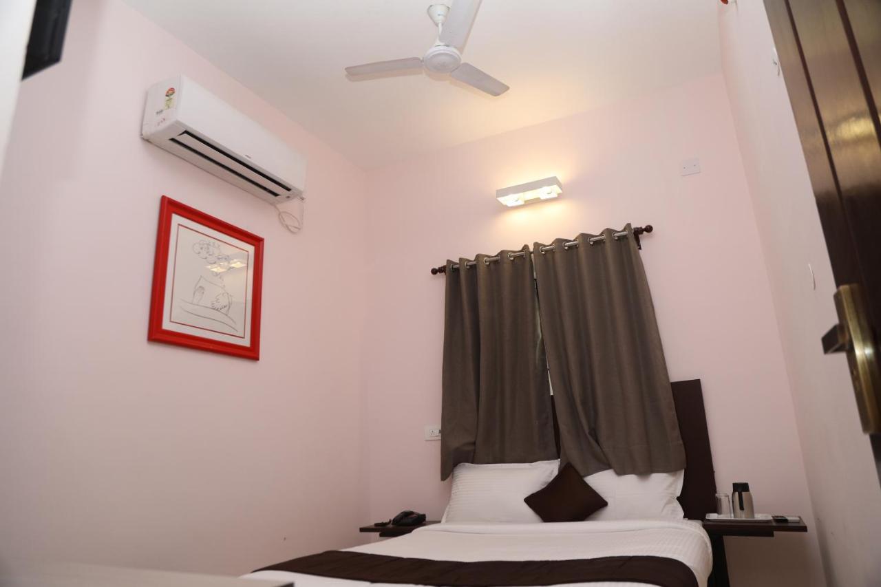 Hotel Rk - Temple Stay Thanjavur Extérieur photo